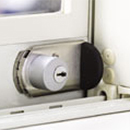 ファスナーロック鍵付き〈シルバー〉 FN469【和気産業】